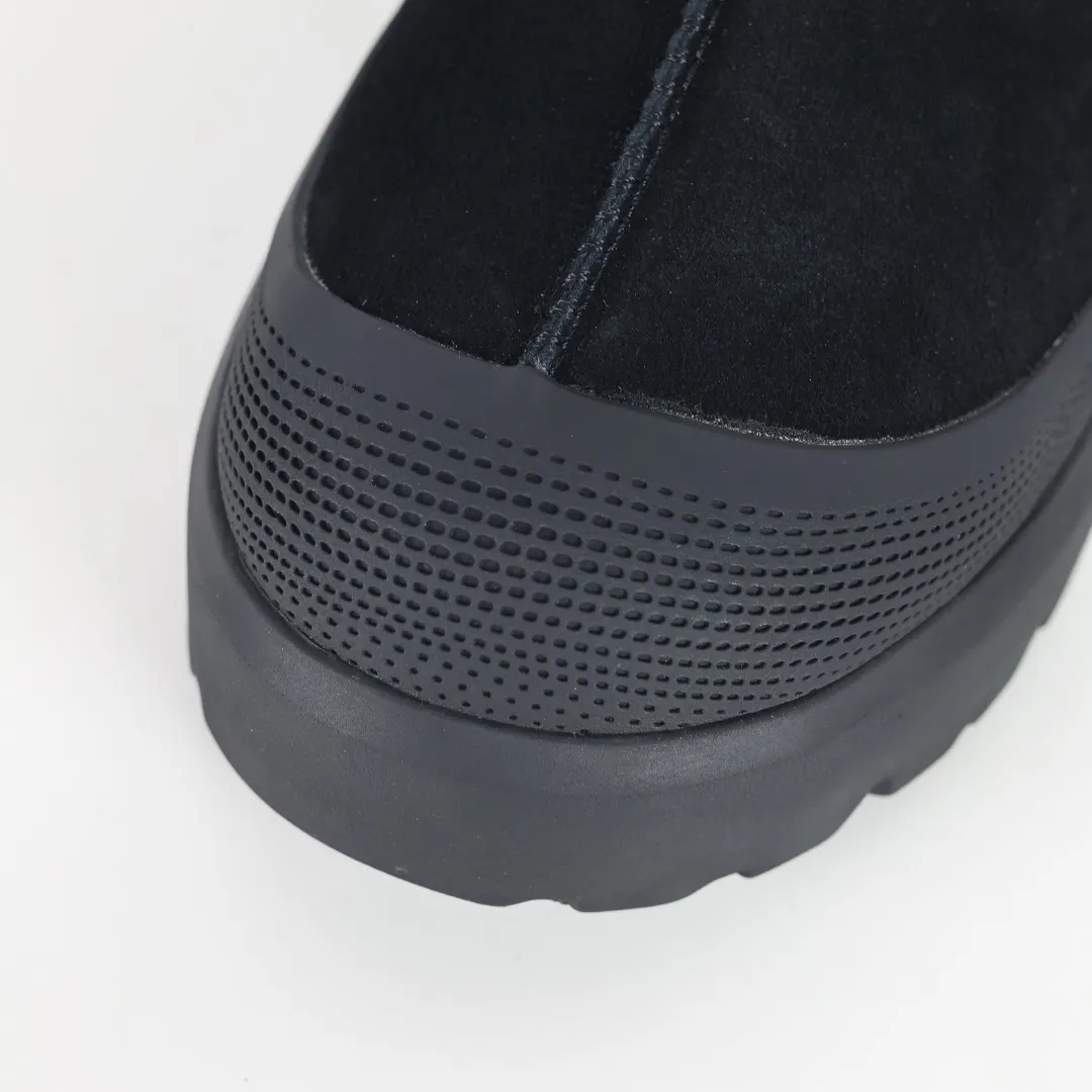 Pick up locally 💰620 Core recommendation, good price Cashmere insoles are a very suitable choice for keeping warm in winter and at home. In the new year, uug launched a series of styles, which are partial to the preferences of young consumers and have also moved to the forefront of fashion trends. Shoe body material Water-repellent coated suede upper 17mm UGGPURE™ implanted wool insole Lightweight non-slip comfortable rubber outsole With brand LOGO Trademark Comes with a full set of packaging Size: 35 36 37 38 39 40 41 42 43 44